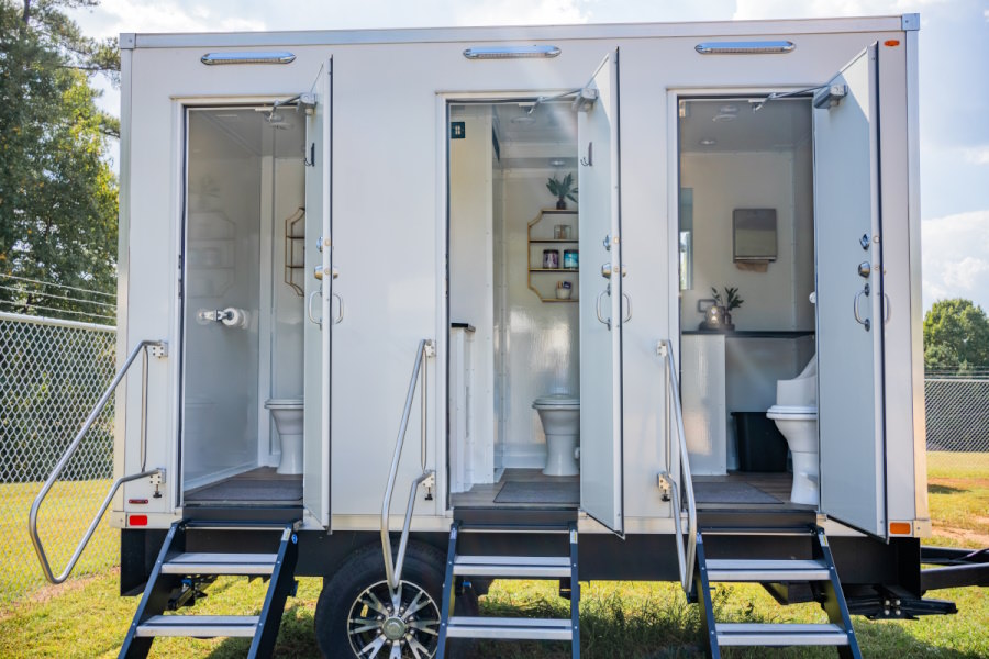luxury restroom trailer stalls (2)